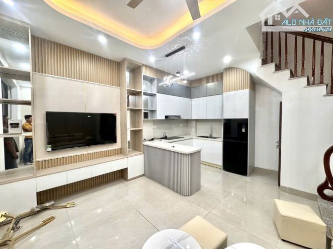 Bán nhà phố Lĩnh Nam giá rẻ diện tích rộng, mặt ngõ thông