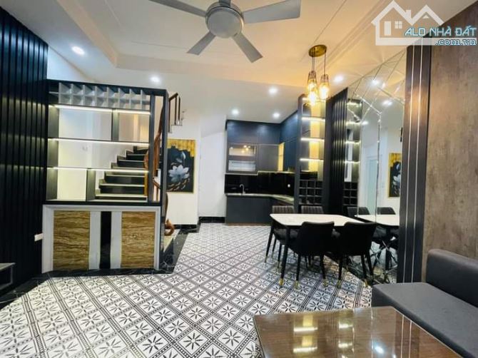 Phố Minh Khai: Gần phố, ngõ thông thoáng, nhà mới ở ngay 43m2, 7 tỷ