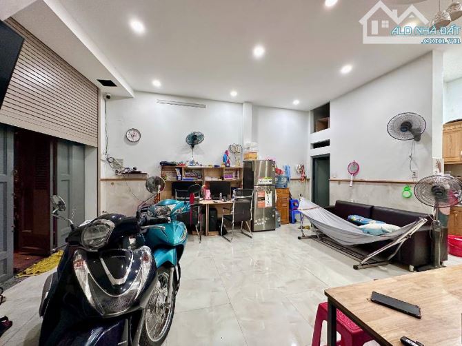Bán nhà Q.12, Đông Hưng Thuận 17, 105m2, 2 tầng, 3PN, SH, giá 6 tỷ. LH: