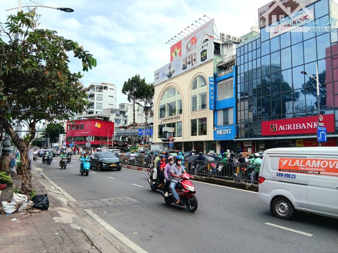 Bán Nhà Góc Trần Hưng Đạo - Nguyễn Văn Cừ Q.5 - 55m² Ngang Gần 5m - 3 Tầng - Chỉ Hơn 9 Tỷ