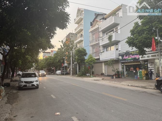Nhà mặt phố kinh doanh sầm uất,gần đường Võ Nguyên Giáp