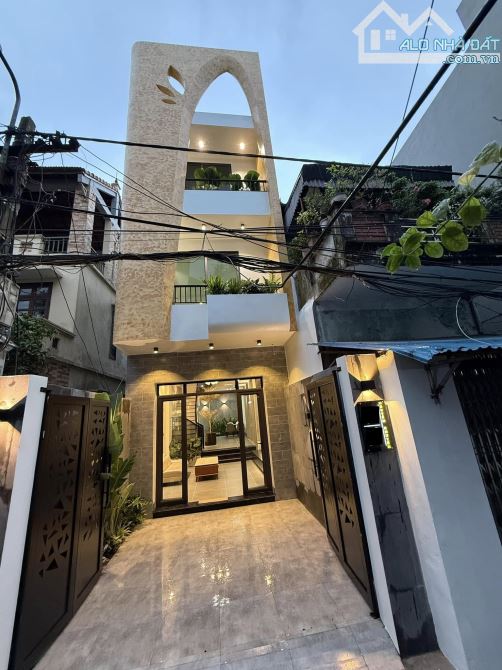 BÁN NHÀ SIÊU ĐẸP 3.15 TỶ 3 TẦNG 71M2 CÓ SÂN ĐỂ Ô TÔ NGÕ GIẢI PHÓNG