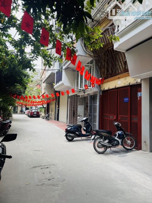 Bán nhà phố Đặng Văn Ngữ, Đống Đa 55m, 5 tầng. Giá: 17.5 tỷ.