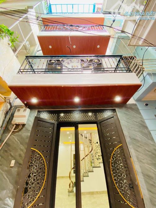 Bán nhà Nguyễn Trãi Ngã Tư Sở mới tinh VF3 đỗ cửa 10m ra ô tô tránh 4 tầng 45m2 đầy đủ đồ