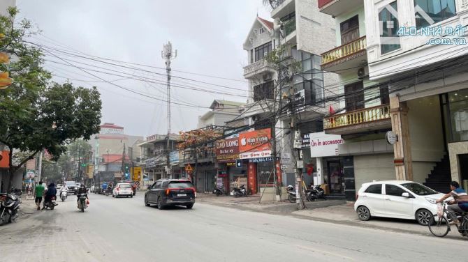 Mặt phố kinh doanh,vỉa hè rộng,dòng tiền 10 triệu/ tháng