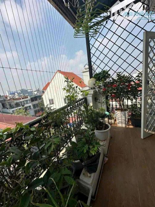 BÁN NHANH NHÀ CẦU GIẤY 38M2 DÂN XÂY 6 TẦNG NGÕ RỘNG OTO GẦN GIÁ NHỈNH 11 TỶ