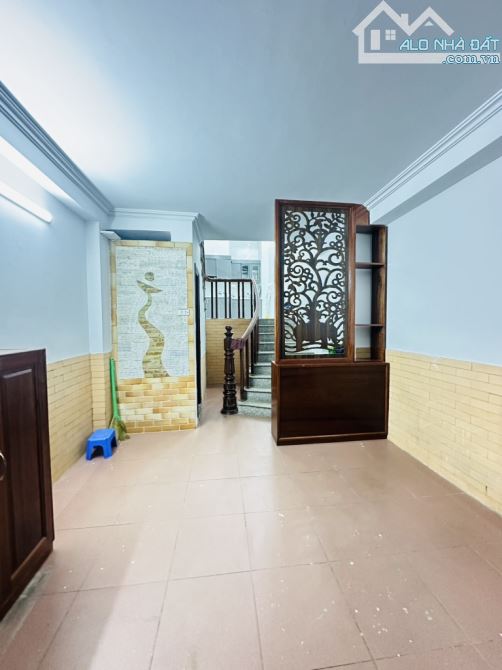 Bán nhà Nguyễn Hoàng Tôn 31m2 4T chỉ 7.8 tỷ