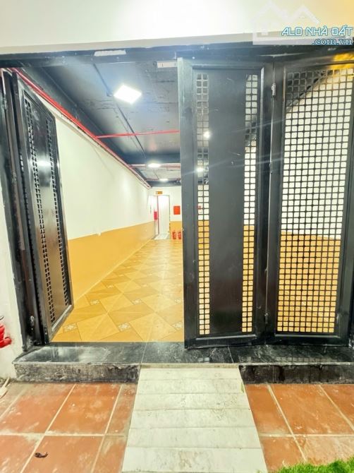CĂN HỘ PHỐ TÂY SƠN, GẦN Ô TÔ, 6 TẦNG THANG MÁY, Diện tích 40m, mt,3.9m giá chỉ 12.4 TỶ