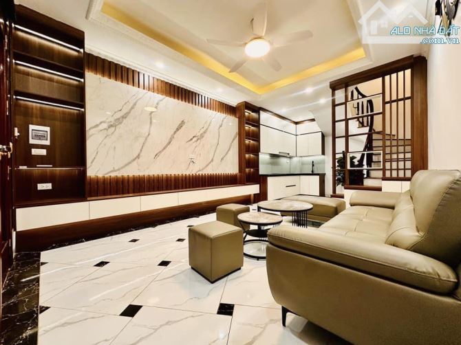 Bán Nhà Đẹp Phố Lê Thanh Nghị, Hai Bà Trưng 50m2x5T, Ôtô ĐỖ CỬA, Phân Lô, Giá 13.2 tỷ
