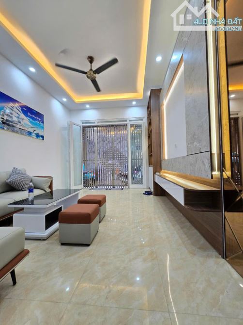 Bán nhà Lê Trọng Tấn 26m2 4 tầng giá 6,8 tỷ . Nhà đẹp ở ngay.