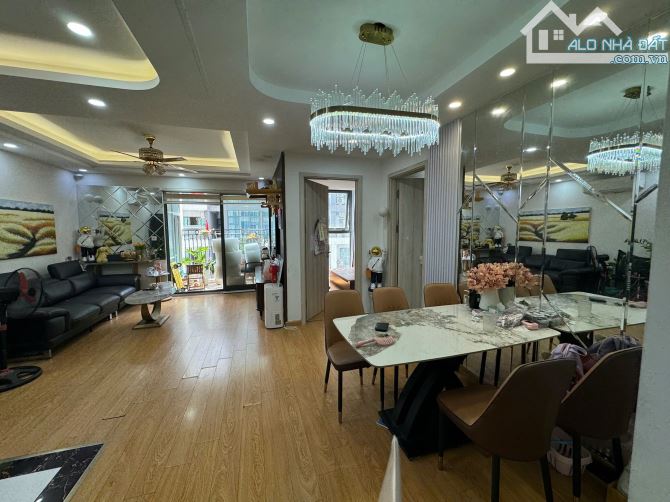 e cần bán Căn B. dự án The Garden Hill 99 Trần Bình  3PN2WC full nội thất 90m2