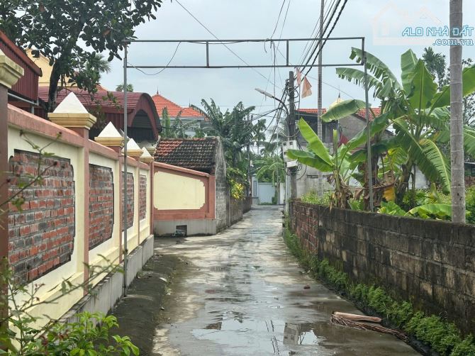 Duy nhất 1 lô Lâm Động 70m ngõ ô tô 7 chỗ đỗ cửa giá 1,4x tỷ.  _ Diện tích 70m2 mặt tiền 7