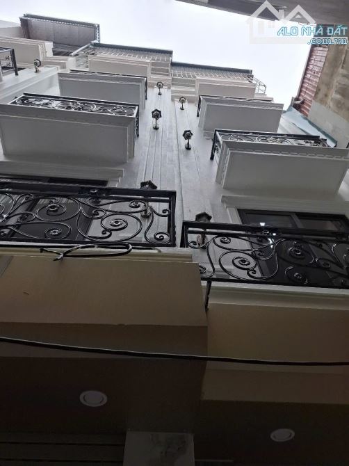 CẦN BÁN NHÀ MỚI XÂY KHUYẾN LƯƠNG 5 TẦNG, Ô TÔ ĐỖ CỔNG NHỈNH 6 TỶ.