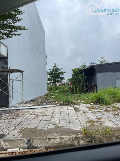 Lô đất Rùa vàng giá rẻ, kinh doanh, xẻ khe, 80m2 hơn 2 tỷ