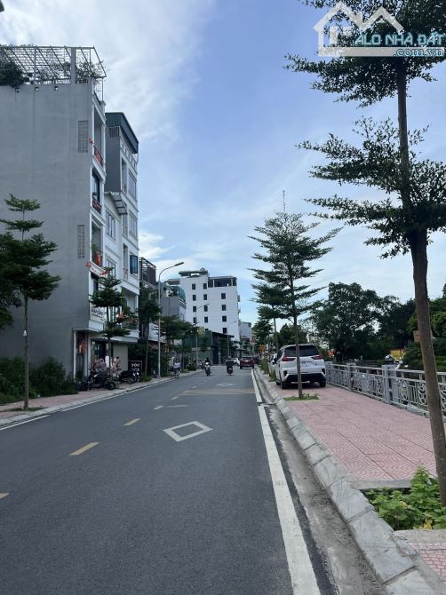 BÁN NHÀ MẶT PHỐ YÊN NGƯU THANH TRÌ . 5 Ô TÔ TRÁNH . MỚI . DT 27M . MT 3M7 . MUA NHANH CÒN