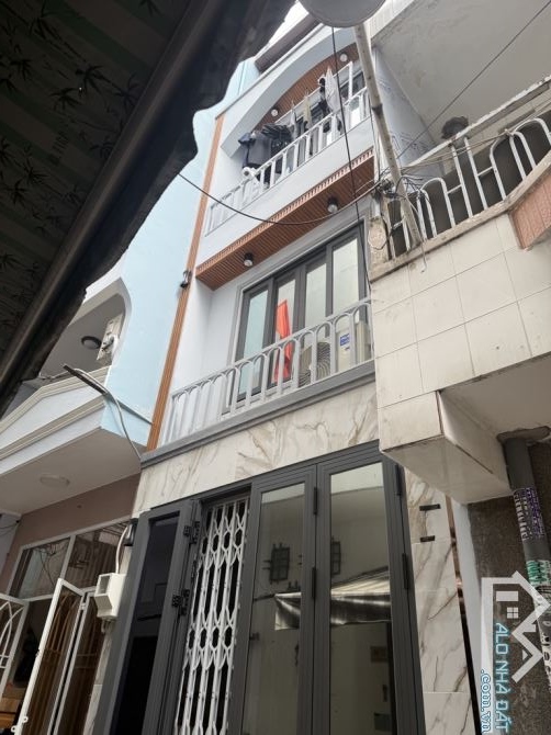 NHÀ ĐẸP 4 TẦNG - HẺM XE HƠI - QUẬN 5 GIÁP QUẬN 1 - DÒNG TIỀN 17tr/Tháng
