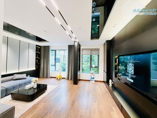 BÁN NHÀ PHÂN LÔ XUÂN LA - TÂY HỒ, VỈA HÈ THANG MÁY GARA DT 63M X 4TẦNG MT 6.3M GIÁ 26.3 TỶ