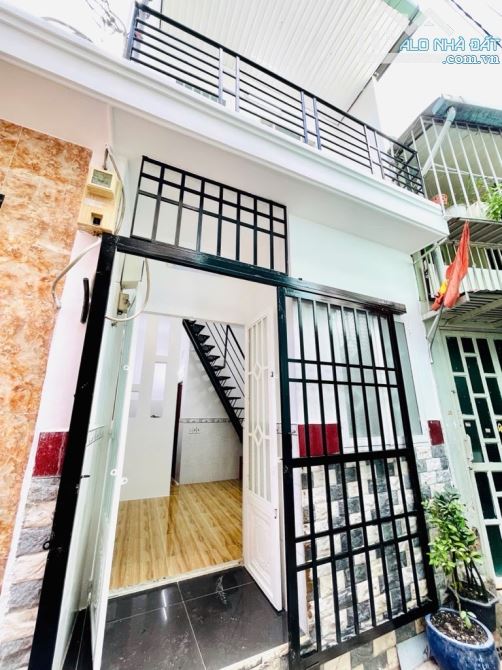 Nhà nhỏ xinh thông thoáng ngay Trung Mỹ Tây q12