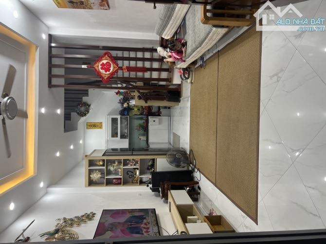 Nhà Lạc Long Quân 30m2 mới cong giá chỉ 11.5 tỷ