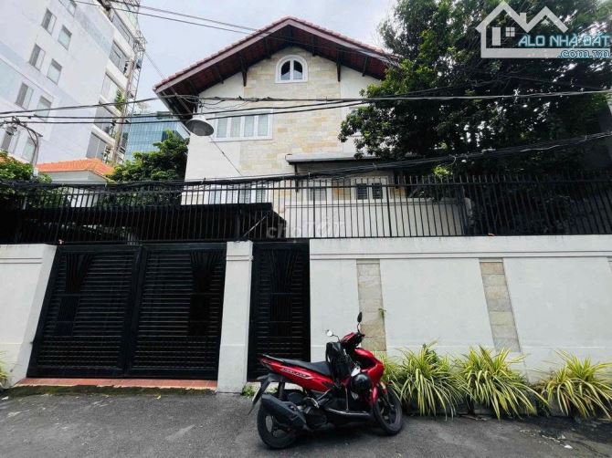 CHO THUÊ BIỆT THỰ SÂN VƯỜN – 2/28 CAO THẮNG, Q.3 – 13M X 18M, GIÁ TỐT CHỈ 95TR