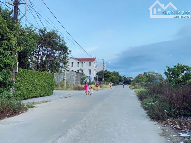 Đất nền Lại Thế- Phú Thượng- TP Huế, sát sân bóng thoáng mát, hướng Đông 22,5trm2 121m