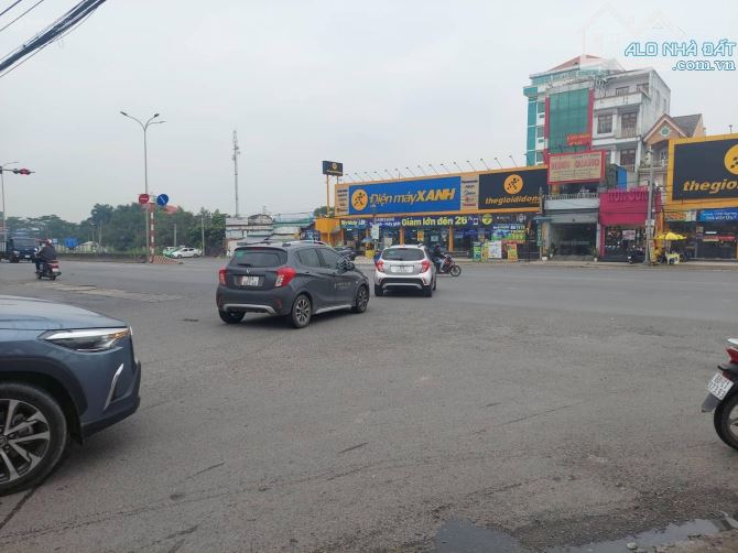 Đất nền mặt tiền lớn bán lỗ, có sổ sẵn DT 100m2, có bank hỗ trợ 70%