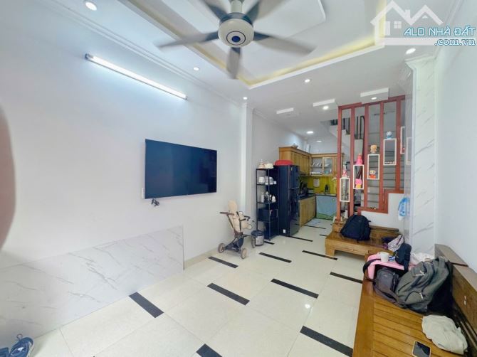 Bán nhà Mỹ Đình 33m x 5 tầng, phân lô,gần ô tô,dân xây,hai thoáng,ngõ nông,nhà đẹp 6.8 tỷ