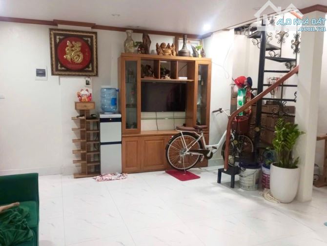 Hiếm , Hơn 5 tỷ nhà 2 mặt ngõ , dân xây , 10 m ra ô tô , La Khê , Hà Đông. Sổ chính chủ.
