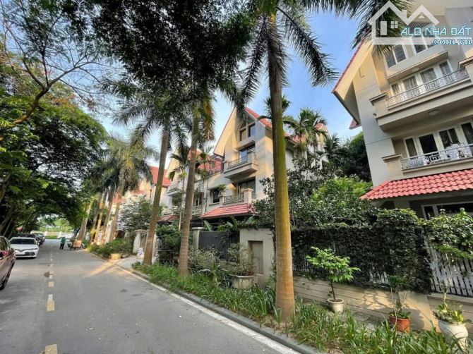 Giảm sốc 3 tỷ. Biệt thự sân vườn An Hưng - Dương Nội, Hà Đông. DT 238m2, 4 tầng, MT 12m.