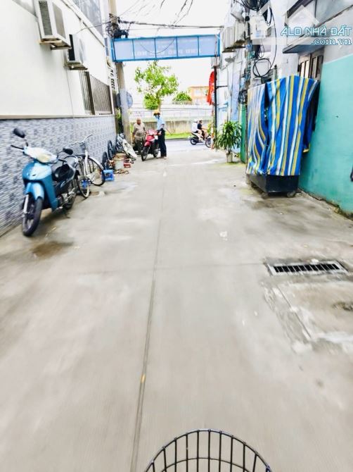 (Q8) NHÀ BÁN BÌNH ĐÔNG 2LẦU 3PN (6mx10m) - HẺM XE HƠI QUAY ĐẦU - ZÁ 4TỈ NHỈNH..🫰