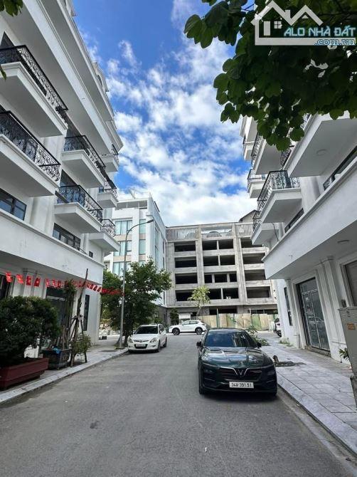 Bán nhà 5,5 tầng Dự án Gold City -  Cao Xanh Hoàn thiện Mặt Ngoài Gía Chỉ Hơn 4 tỉ