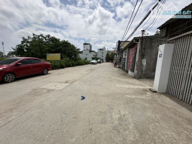 BÁN NHÀ LÔ GÓC 5 tầng sát vành đai 3.5 , cách ga nhổn 500m , oto đỗ cửa kdt hinode sát nhà