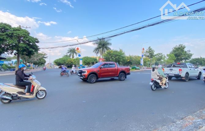 ⭐️VỊ TRÍ ĐẮC ĐỊA⭐️Bán đất mặt tiền Nguyễn Công Trứ, phường 2 Bảo Lộc. Đối diện quảng trườn
