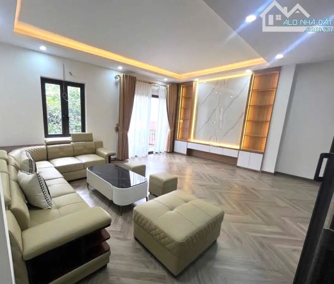 Cách BV Tâm Anh 200m. bán Nhà 6Tầng - Thang Máy. 12Tỷ, Mặt Tiền Rộng 6m,VF5 Lượn Quanh Nhà