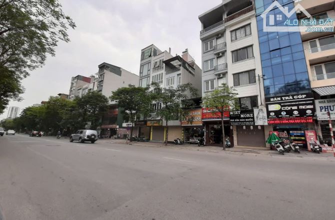 Mặt phố Trần Quốc Hoàn, Vỉa hè mênh mông, 4 tầng chắc chắn, Kinh doanh ngày đêm, Giá 8.2tỷ