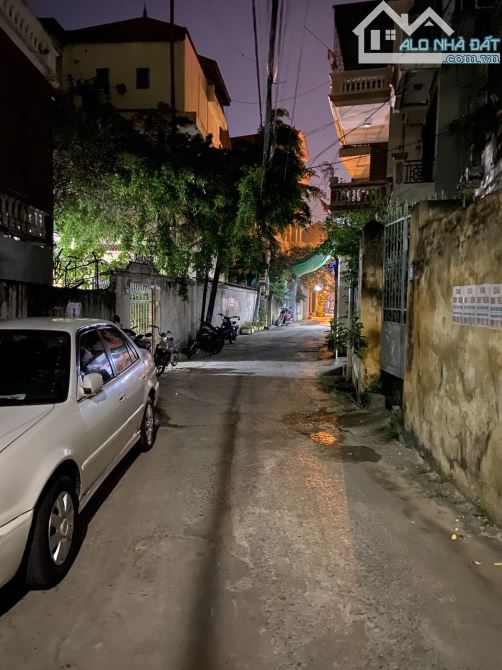 Bán nhà 2 mặt tiền, ngõ rộng, 100m, 3 tầng, mặt tiền 10m Vị trí trung tâm, kinh doanh được - 1