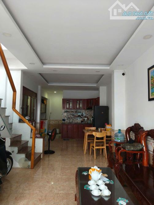 BÁN NHÀ ĐẸP LÔ GÓC-VÀI BƯỚC ĐẾN NGÃ TƯ LINH XUÂN - KHU CN SÓNG THẦN - DĨ AN.