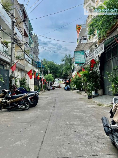 Nhà sang trọng đẳng cấp 1 trệt 1 lửng 3 lầu đường 7m trương thị hoa siêu thị metro quận 12