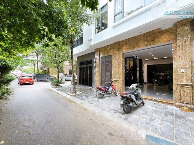 NHÀ PHÂN LÔ SÁT PHỐ 25 TỶ 70m 4 TẦNG MT 6,3m VỈA HÈ Ô TÔ TRÁNH KINH DOANH XUÂN LA TÂY HỒ