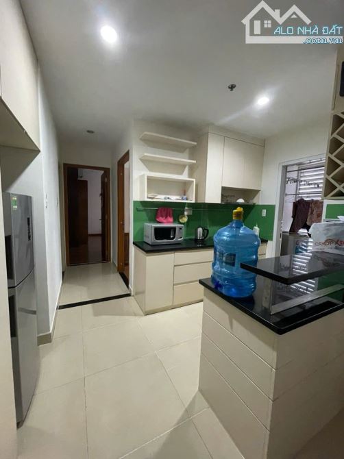 Căn hộ chung cư Ruby,Tân Bình: 2p ngủ, có nội thất, giá 10,5tr/th