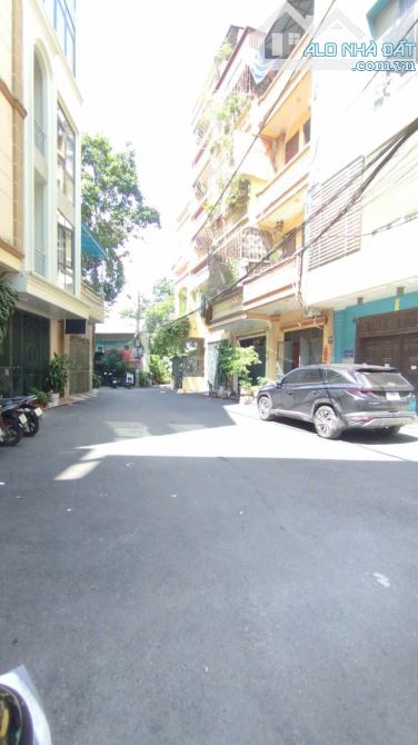 54M2 X 5 TẦNG PHỐ HOÀNG QUỐC VIỆT NGÕ THÔNG KD ÔTÔ TRÁNH 16.8 TỶ