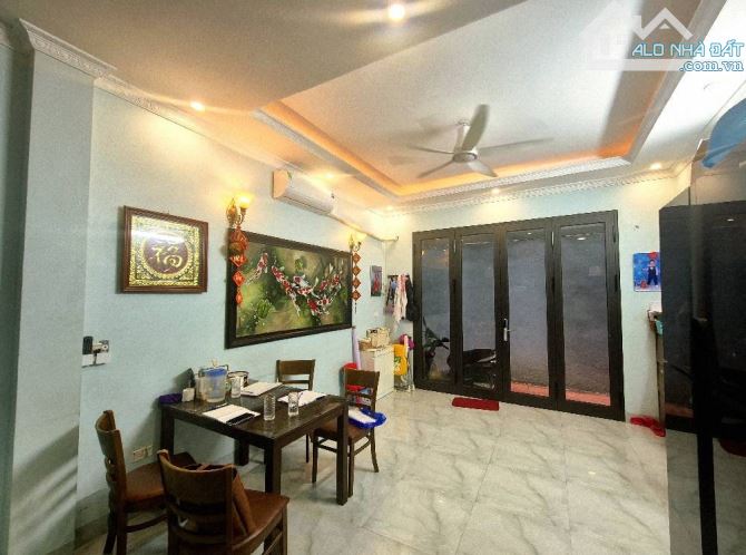 Hơn 7 tỷ. Nhà đẹp LÊ QUANG ĐẠO, 38m2, MT rộng,  gần Ô TÔ, full nội thất, ở ngay.
