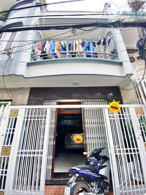 Nhà 2 tầng kiên cố xe hơi vô nhà ngủ, hẻm 8m thông, 3.9m X 11.25m, chỉ 5.95 tỷ.