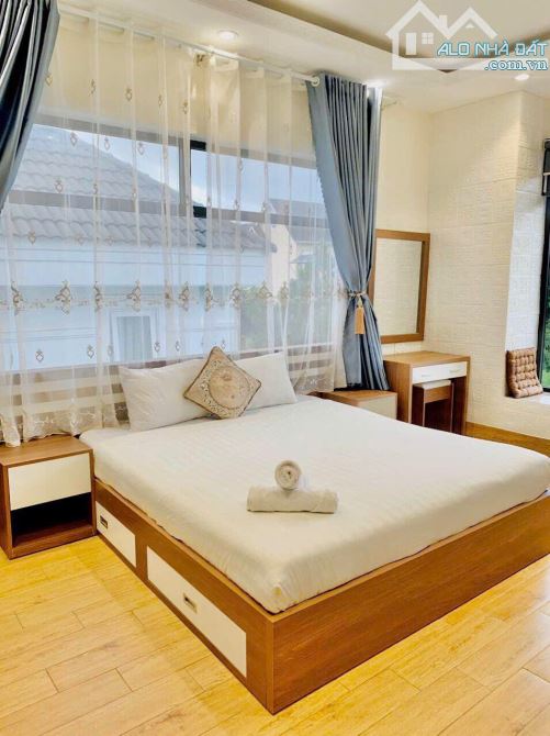 Khách Sạn 16 phòng Mặt Tiền, 405 đường Nguyễn Văn Trỗi, P.02, 2 hầm, 1 trệt, 2 lầu, áp mái