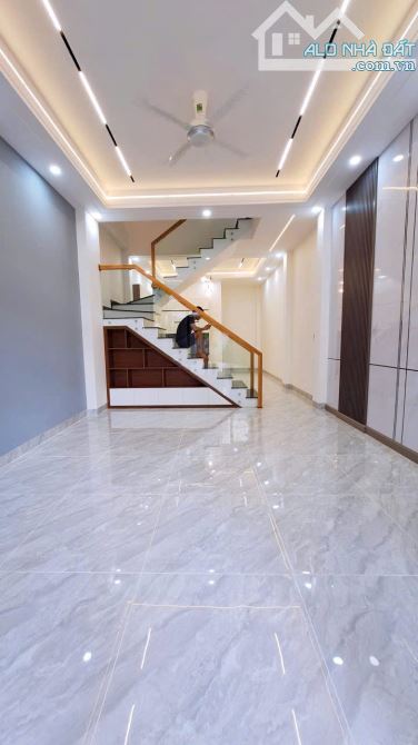 BÁN NHÀ PHỐ 2 LẦU- 1 TRỆT  – KDC BỬU HÒA