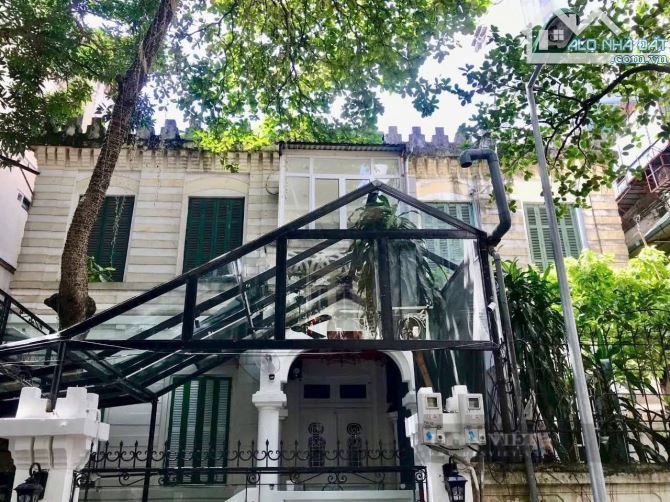 ĐẸP,THƠ MỘNG,LÃNG MẠN,HOÀI NIỆM ,T1 BIỆT THỰ PHÁP CỔ HOÀN KIẾM, KINH DOANH Ô TÔ ĐỖ ,VỈA HÈ