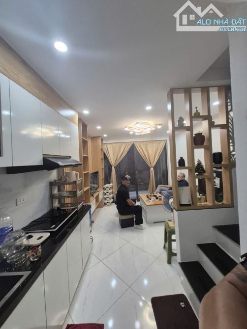 NHỈNH 6 TỶ PHỐ HỒNG MAI-GẦN ĐƯỜNG -NHÀ MỚI - LÔ GÓC 18/22 m -6 tầng