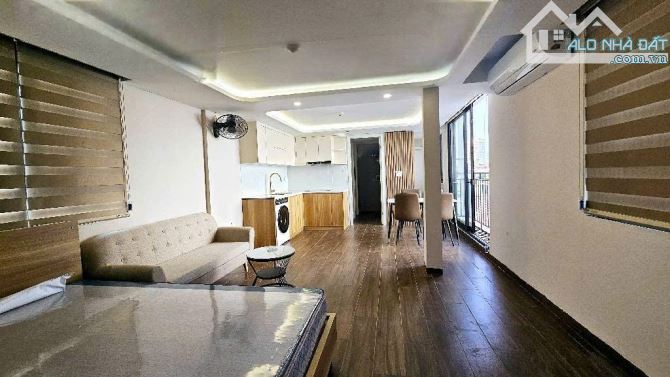 Bán nhà bồ đề dân xây 60 m 5 tầng thang máy lô góc gara ô tô