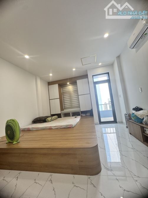 Siêu phẩm đường Nguyễn Văn Quỳ ngang hơn 8m mà chỉ 106 triệu/1m2.
