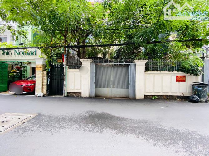 Bán biệt thự  sân vườn ngang gần 9m đường Lê Văn Sỹ, Quận 3 khu cán bộ cao cấp